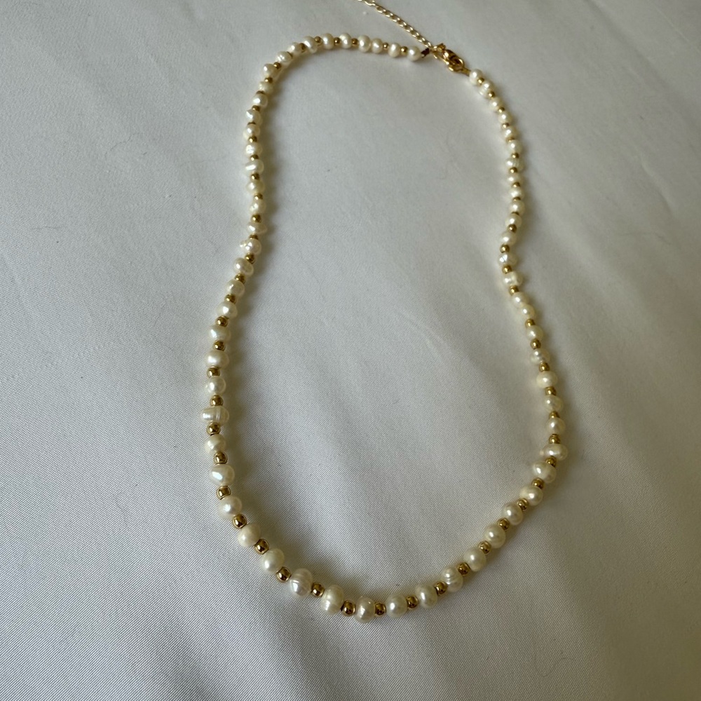 Cream and Gold Pearl Necklace - Picture 2 of 3
